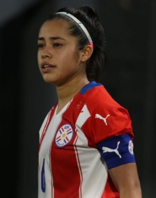 Monse Ayala <h5>Midfielder / Defensive Midfielder</h5>